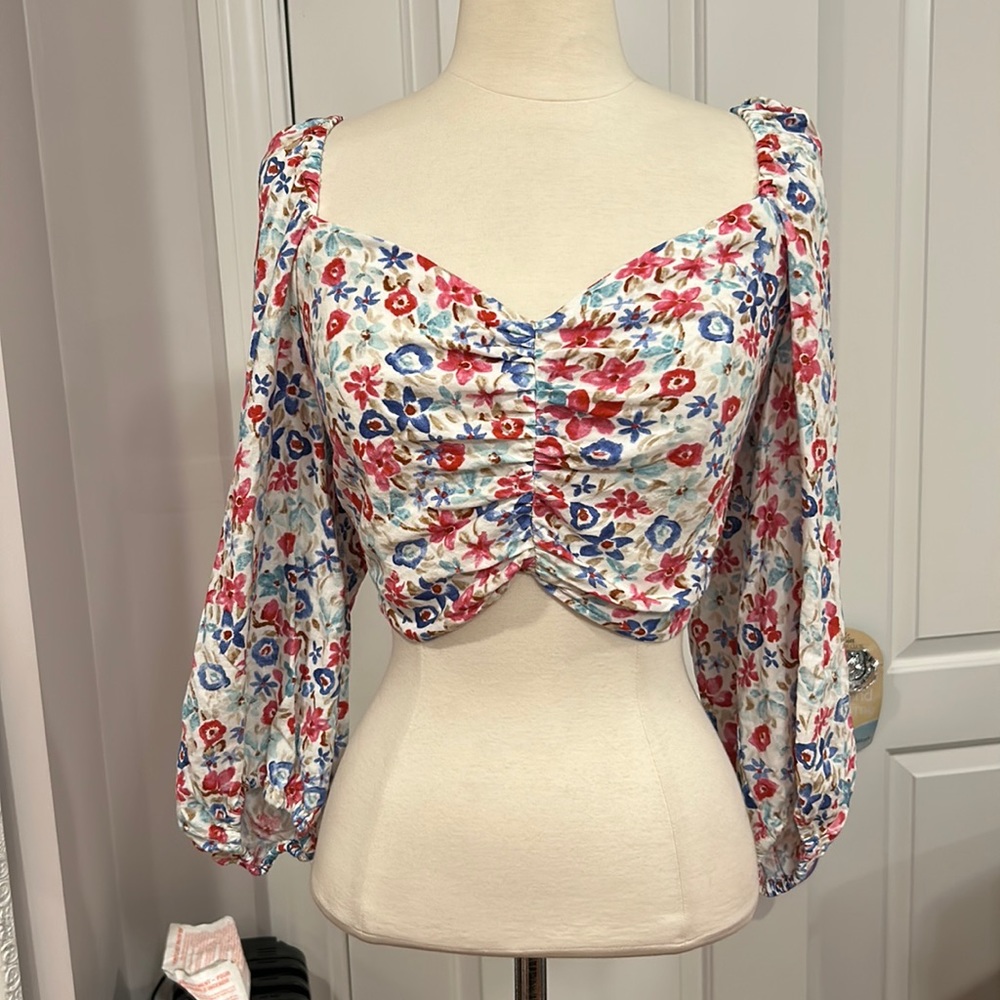New! Zara crop top in great condition! Brand new. Never worn